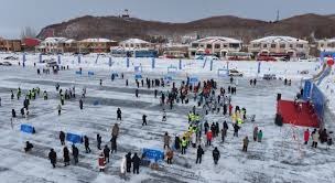 陕西：近百名选手冰上竞速 助力冰雪运动“热”起来